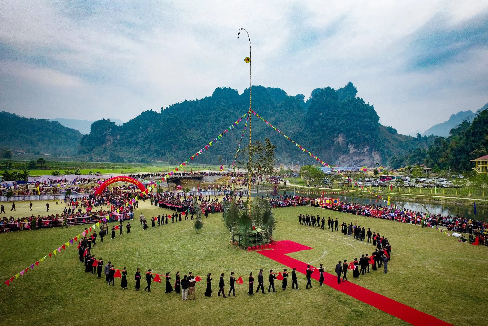 Experience the vibrant ethnic culture after traveling from Ha Long to Ha Giang