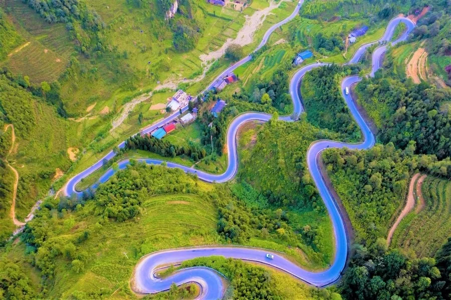 Ma Pi Leng Pass - a must-visit destination after your Ha Long to Ha Giang bus journey