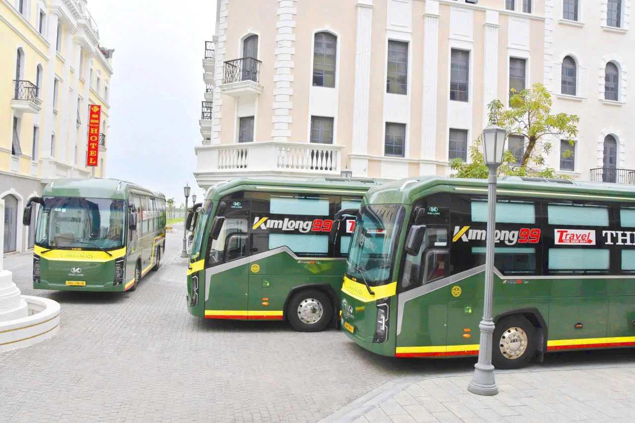 Modern 24-cabin VIP sleeper bus serving the bus Ha Long Hue route to the Imperial City for $30