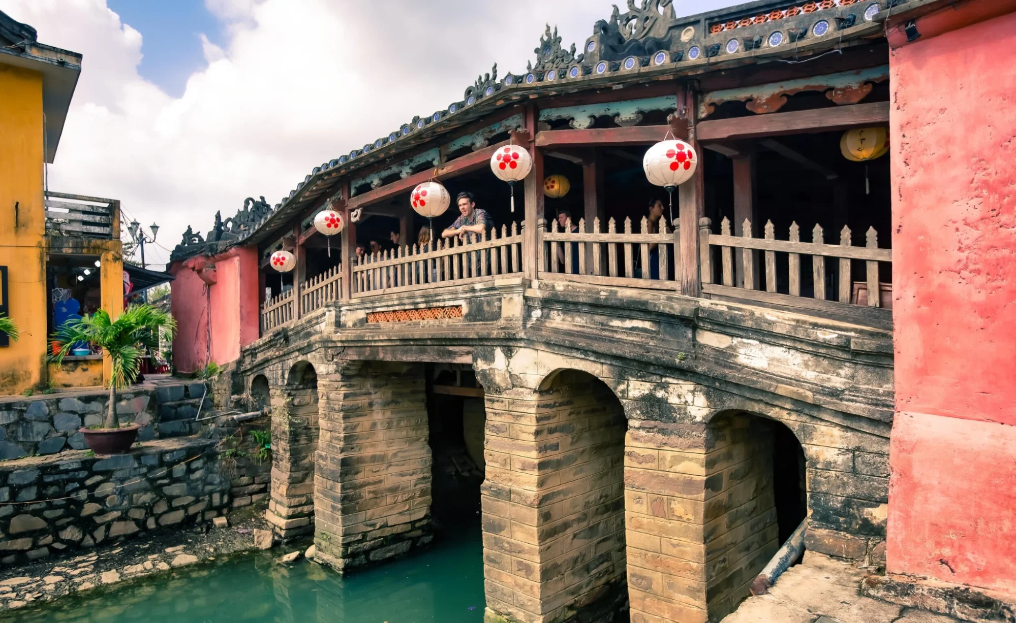 The Japanese Covered Bridge (Chua Cau) – the historic symbol of Hoi An.