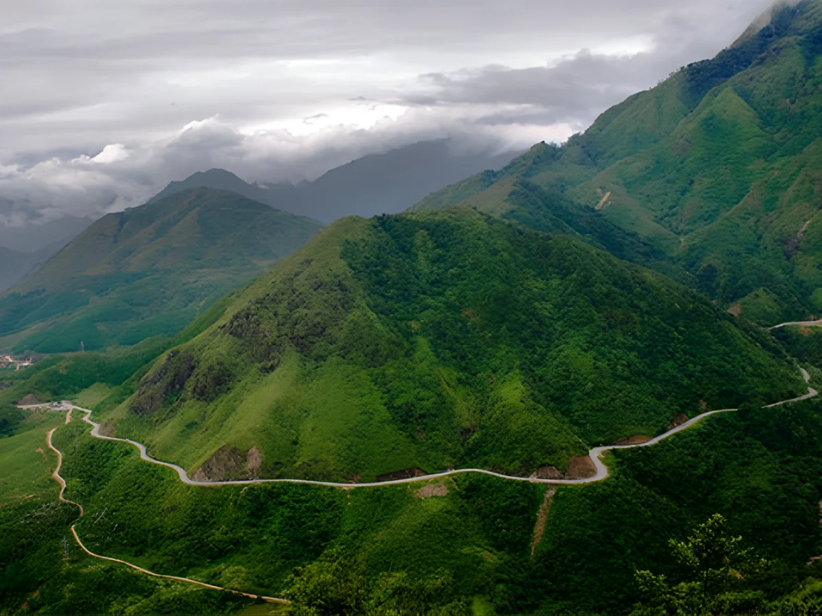 Route map and landscape for the Cao Bang to Ha Long transit